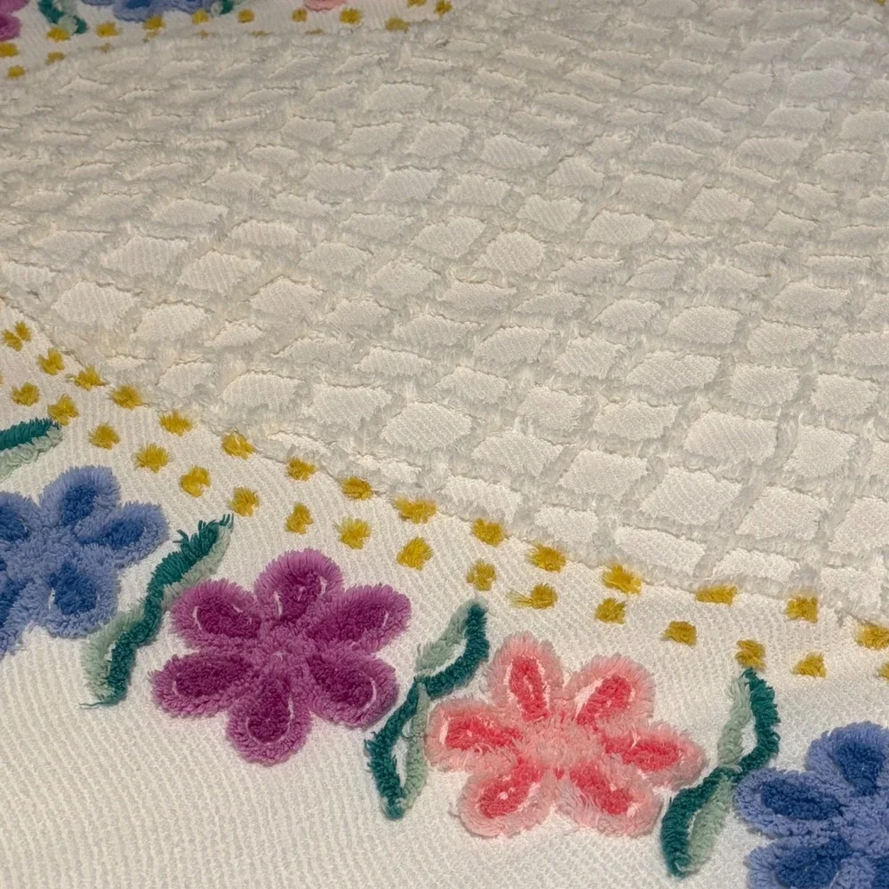 Vintage Chenille Floral Heart Bedspread White Cottagecore Twin Shabby Chic Retro
